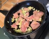 Une image de l'étape 4 de Poulet au curry,poivrons tricolores et pruneaux.