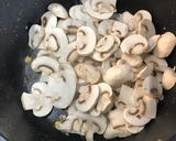Foto del paso 3 de la receta Pollo con salsa de champiñones y soja