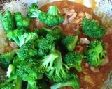 Foto langkah ke 3 dari resep Tuna Brokoli Saus Tomat.
