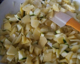 Foto del paso 1 de la receta: Tortilla de patatas, calabacín y rulo de cabra
