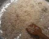 Foto del paso 2 de la receta: Arroz rojo con granos de elote y epazote