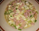Foto del paso 1 de la receta: Tortilla de jamón y queso sobre lecho de vegetales