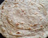A picture of step 5 of Egg paratha.