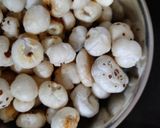 A picture of step 2 of Makhana shrikhand.