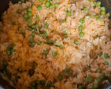 Foto del paso 5 de la receta: Arroz rojo con chícharos