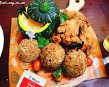Hình bước làm 3 của món Gà rán cuộn phô mai chảy phong cách Halloween