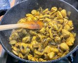 Une image de l'étape 11 de Poulet à la crème, champignons et épices.