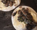Foto del paso 2 de la receta: Quesadillas de hongos y queso