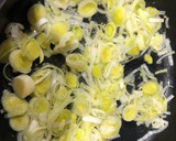 Foto del paso 2 de la receta: Crema de calabacín y puerro con crujiente de jamón