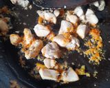 Foto langkah ke 3 dari resep Oseng Ayam Bumbu Taichan.