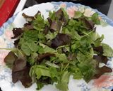 Foto del paso 1 de la receta: Ensalada templada de gulas al ajillo con brotes tiernos