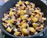 Une image de l'étape 12 de Sauté de porc aux pommes de terre, ananas et trévise.