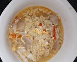 Foto langkah ke 5 dari resep Seblak Maklor (Makaroni Telor) kilat.