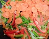 Foto del paso 6 de la receta: Lomo de cerdo guisado con verduras