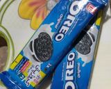 A picture of step 1 of Oreo tart with chocolate custard pudding.