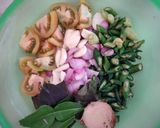 Foto langkah ke 2 dari resep Kerang Hijau Tumis Cabai Hijau.