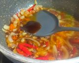 Foto langkah ke 4 dari resep Oseng jamur kecap.