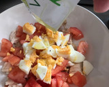 Foto del paso 5 de la receta: Ensalada fresquita de pollo asado,tomate y huevo. Aliño de Vidalim Kids 😋😋😋
