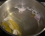 A picture of step 1 of Spinach Clear Soup.