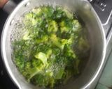 Foto langkah ke 2 dari resep Brokoli Cah Udang.