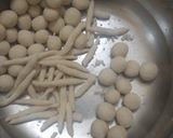 A picture of step 2 of Pal kolukattai.
