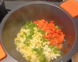 Foto del paso 1 de la receta: Estofado de patatas con calamares