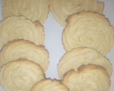 A picture of step 4 of Piped cookies.