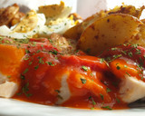 Foto del paso 6 de la receta: Pechuga de pavo rellena con patatas deluxe y salsa de piquillos