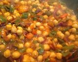 Foto del paso 8 de la receta Wok de garbanzos con pimientos y cebolla