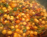 Foto del paso 8 de la receta: Wok de garbanzos con pimientos y cebolla