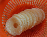 Foto del paso 1 de la receta: Ensalada navideña de mi mamá (perón y piña)