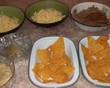 Foto del paso 1 de la receta: Nachos con carne rallada y queso
