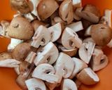 Foto del paso 1 de la receta: Hongos cremini salteados