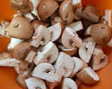 Foto del paso 1 de la receta: Hongos cremini salteados