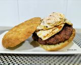 Foto del paso 7 de la receta: Burger picantona con queso y huevo frito
