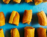 Foto langkah ke 3 dari resep Bolen Pisang Keju Coklat.
