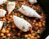 Foto del paso 8 de la receta Garbanzos con calamares y panceta ibérica