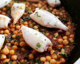 Foto del paso 8 de la receta: Garbanzos con calamares y panceta ibérica
