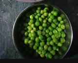 A picture of step 1 of मटर पनीर (matar paneer recipe in Hindi).