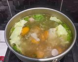 Foto langkah ke 5 dari resep 24. Sup Ayam Bening, Tanpa Bumbu Ulek.