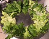 Une image de l'étape 1 de Salade de céleri jaune, reine des glaces,tomates et crevettes roses (sauce tapenade).