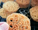 A picture of step 2 of Beehive Cookies (Rose Cookies).