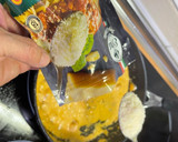 Foto del paso 5 de la receta: Tagliatelle con champiñones, longaniza y piñones