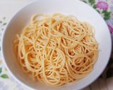 Hình bước làm 2 của món Mì Ý tôm sốt cải bó xôi
