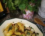 Une image de l'étape 2 de Potatoes aux herbes aromatiques.
