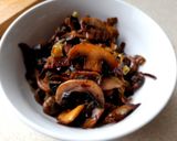 Kakukkfüves-fokhagymás pirított gomba recept fázis 2 fotója