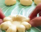 Foto langkah ke 2 dari resep Roti Manis (bentuk bunga).
