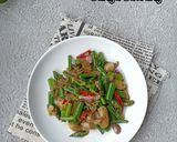Foto langkah ke 6 dari resep Oseng Sosis Bunga Bawang.