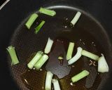 Foto del paso 1 de la receta: Garbanzos fritos con ajetes