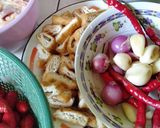 Foto langkah ke 1 dari resep Oseng Kulit Melinjo.